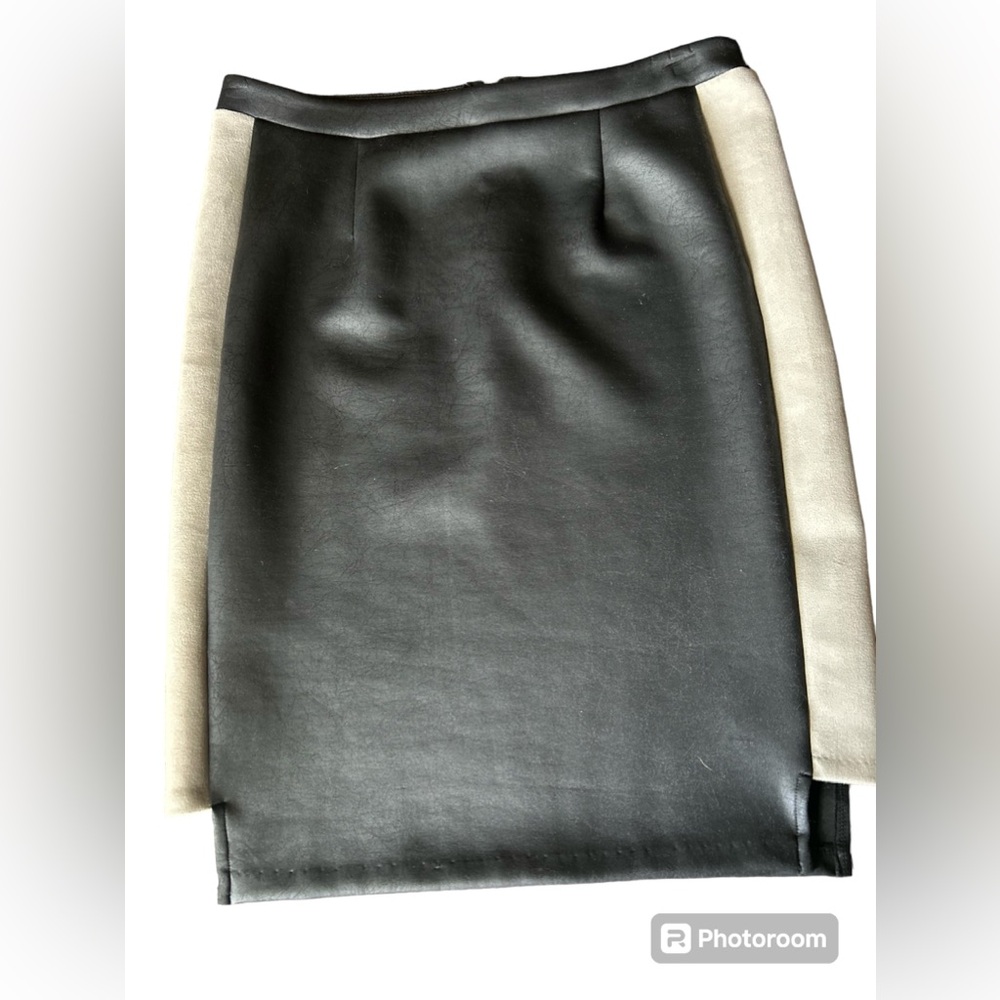 Weston black pleather skirt with taupe fake suede side panels.  Size L.